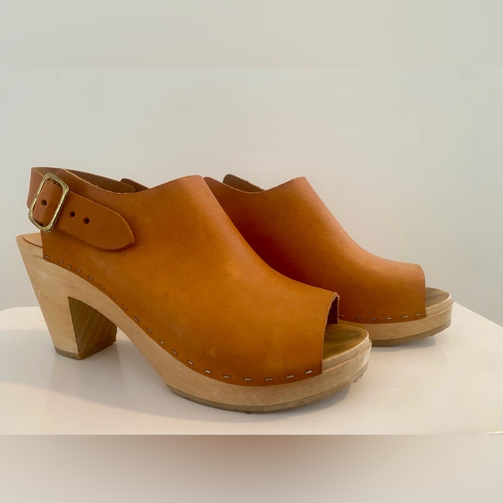 Bryr Clogs, Size 8
